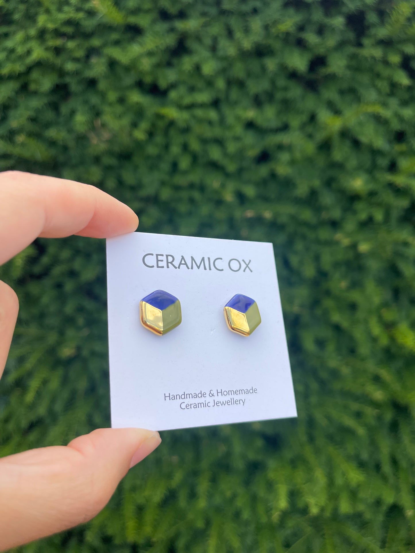 Small 3D hexagon studs in cobalt/olive/gold