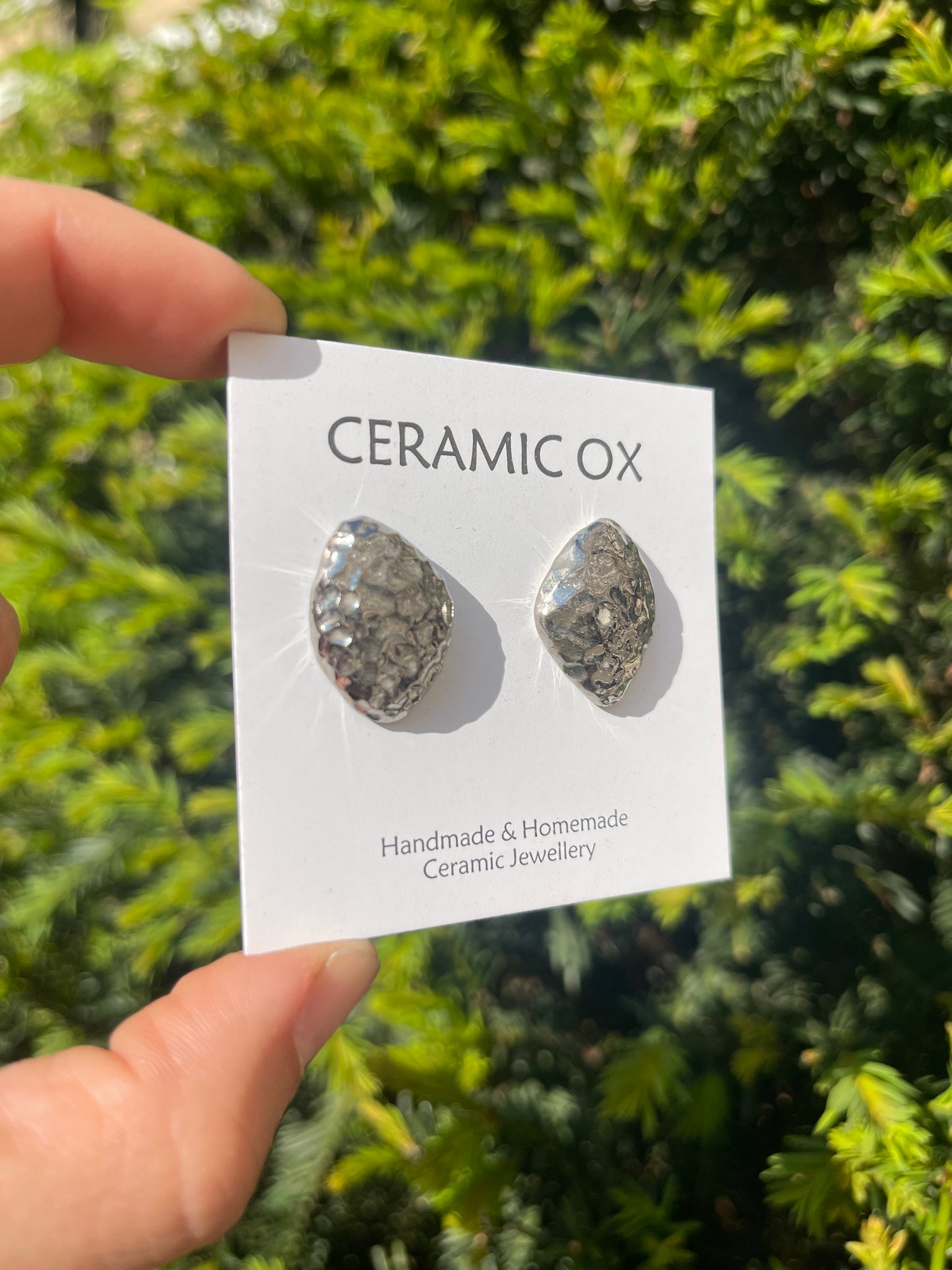 Hammered silver effect convex studs