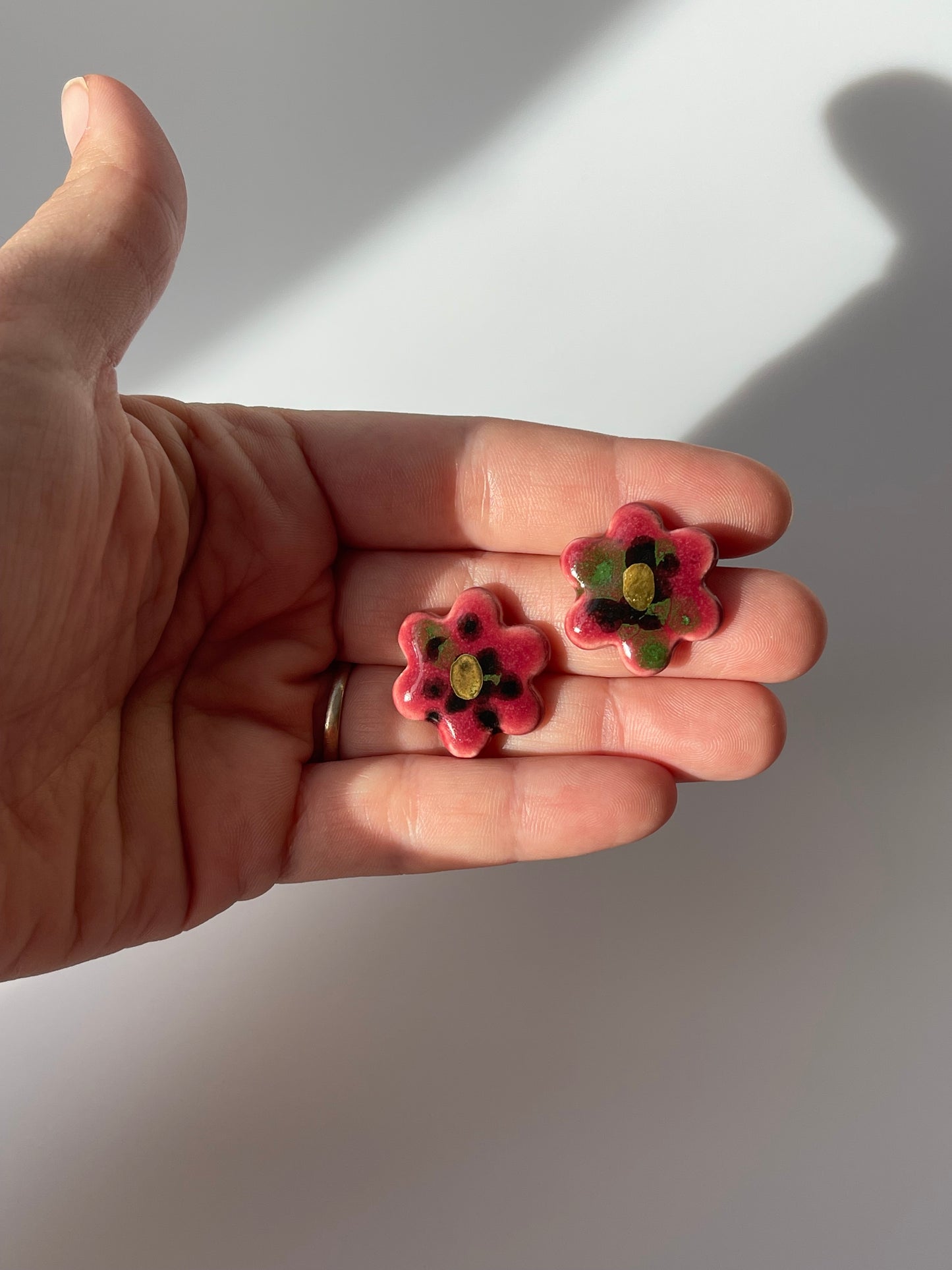 Daisy flower studs