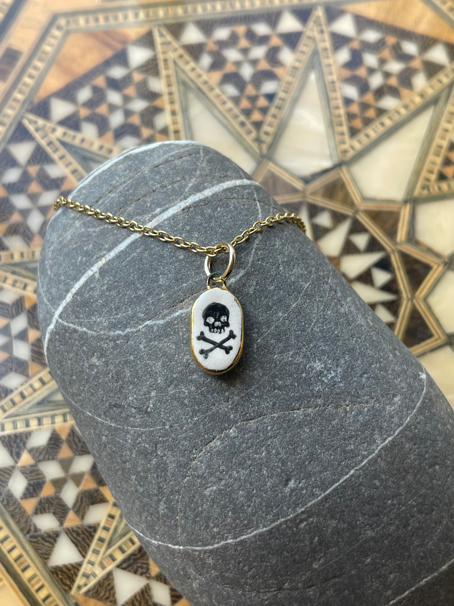 Skull & cross bones charm
