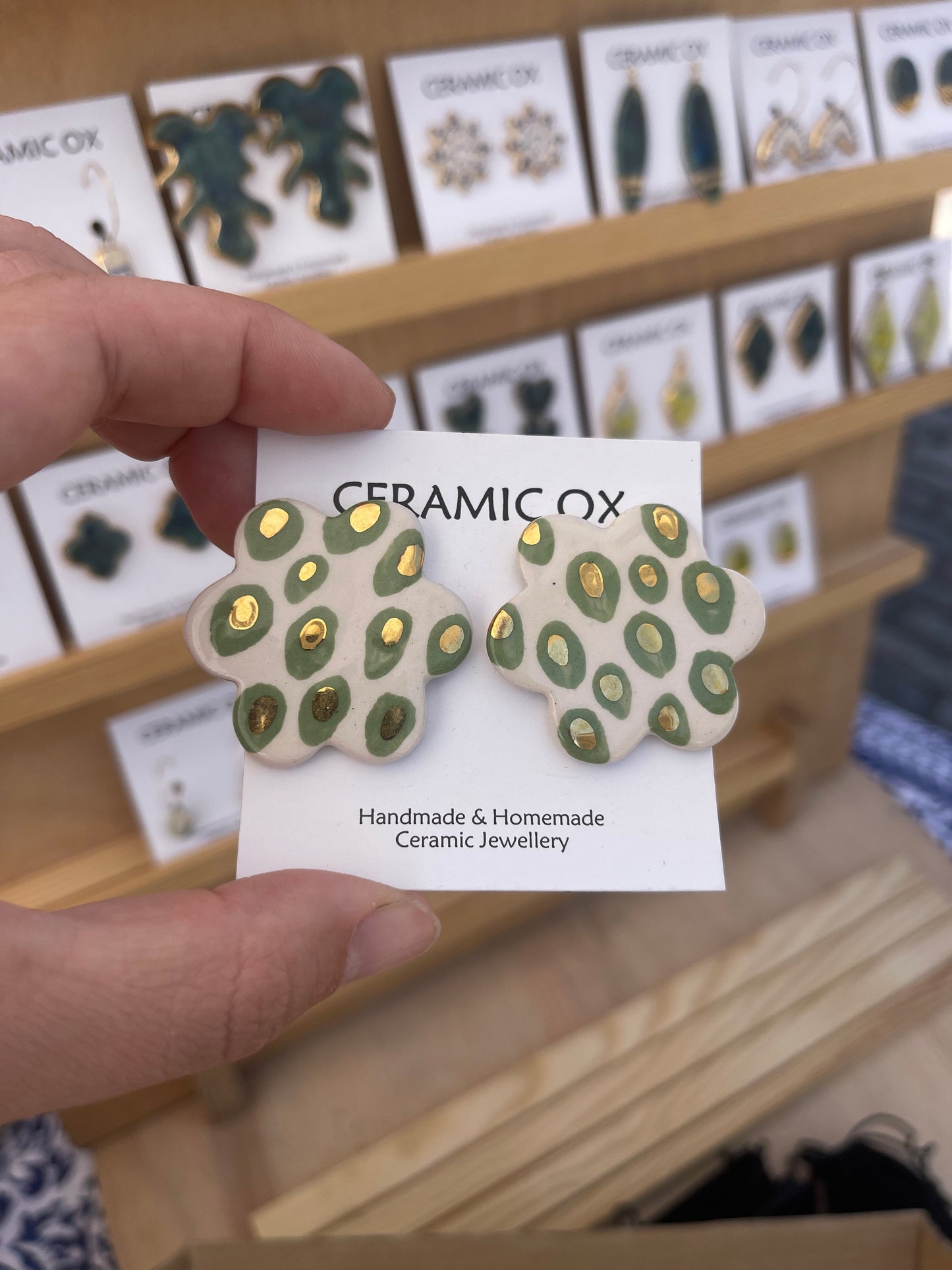 Green gold dots