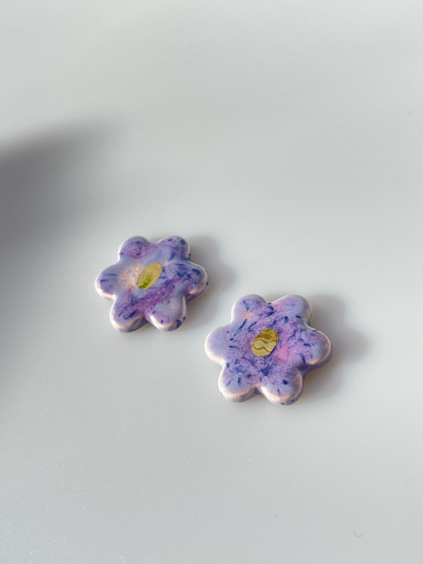 Daisy flower studs