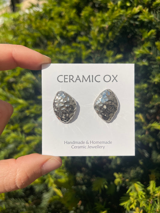 Hammered silver effect convex studs
