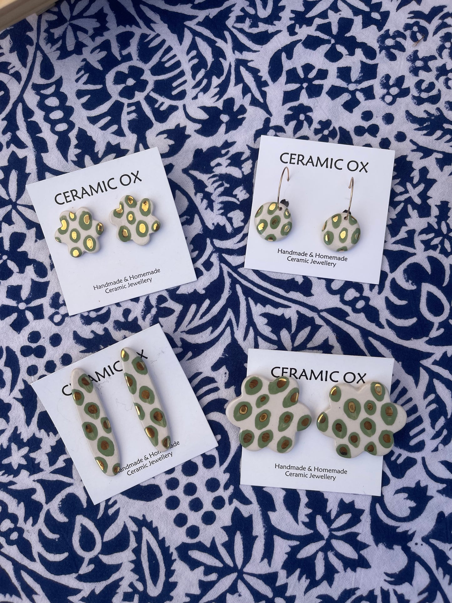 Green gold dots