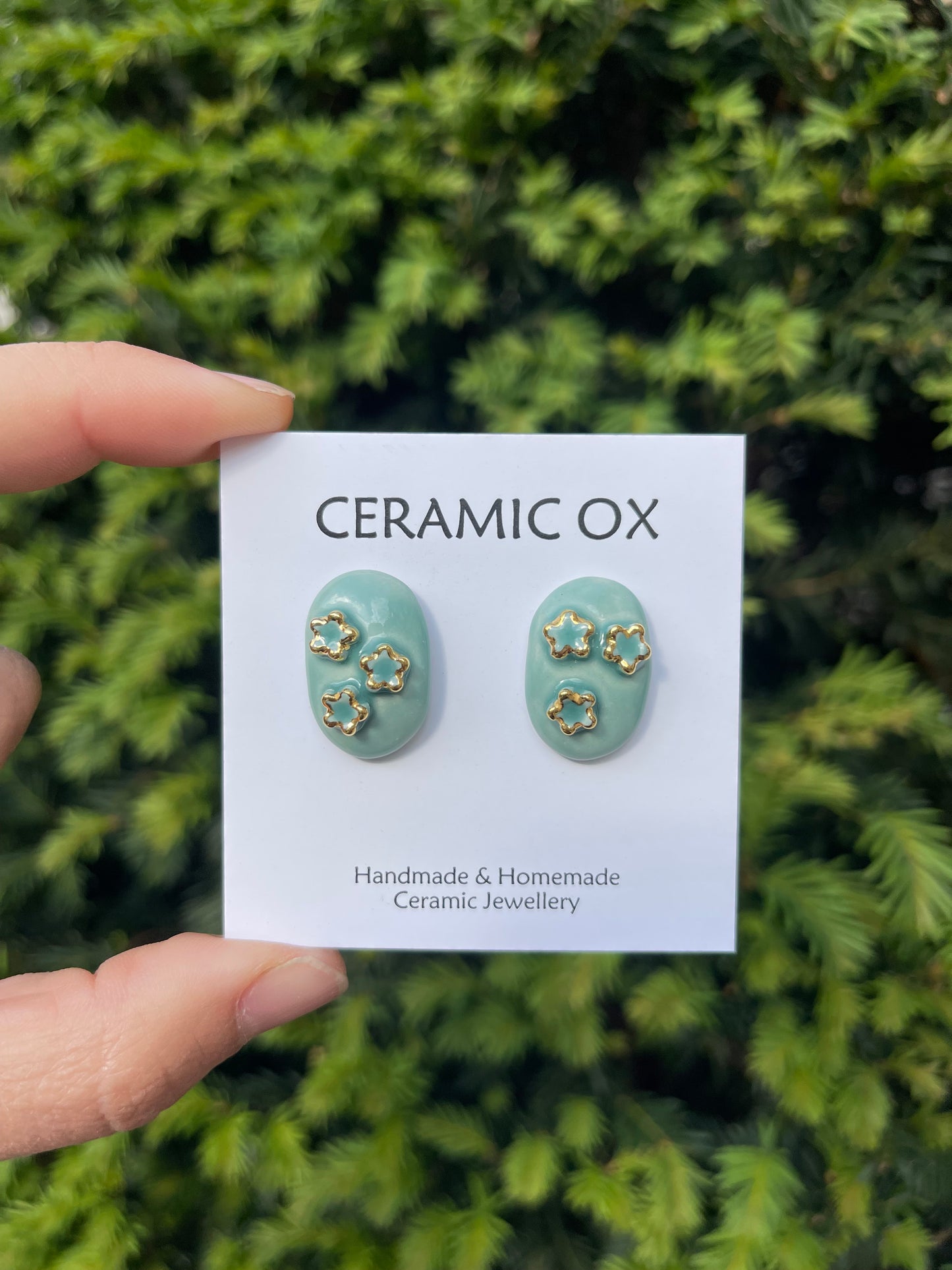 Trio flower oval stud