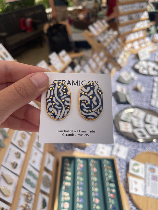 Random pattern large oval studs
