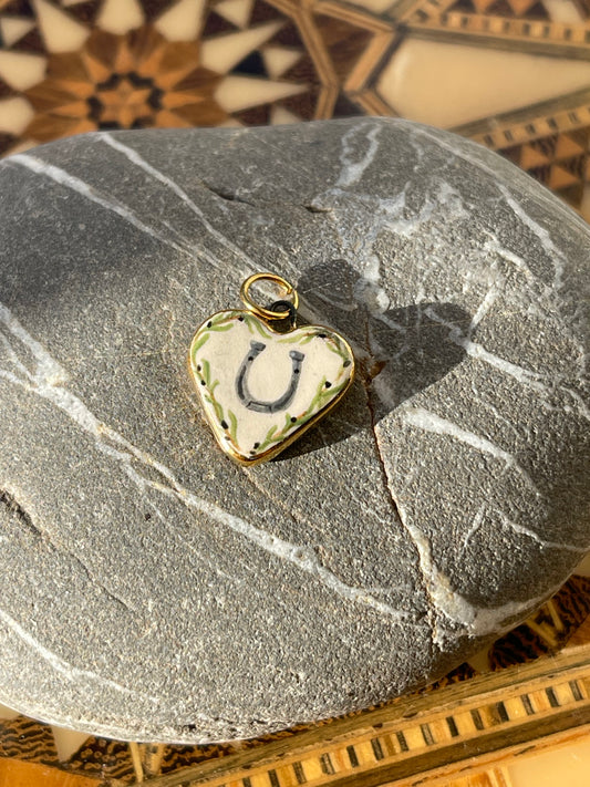 ‘Lucky horseshoe’ pendant charm