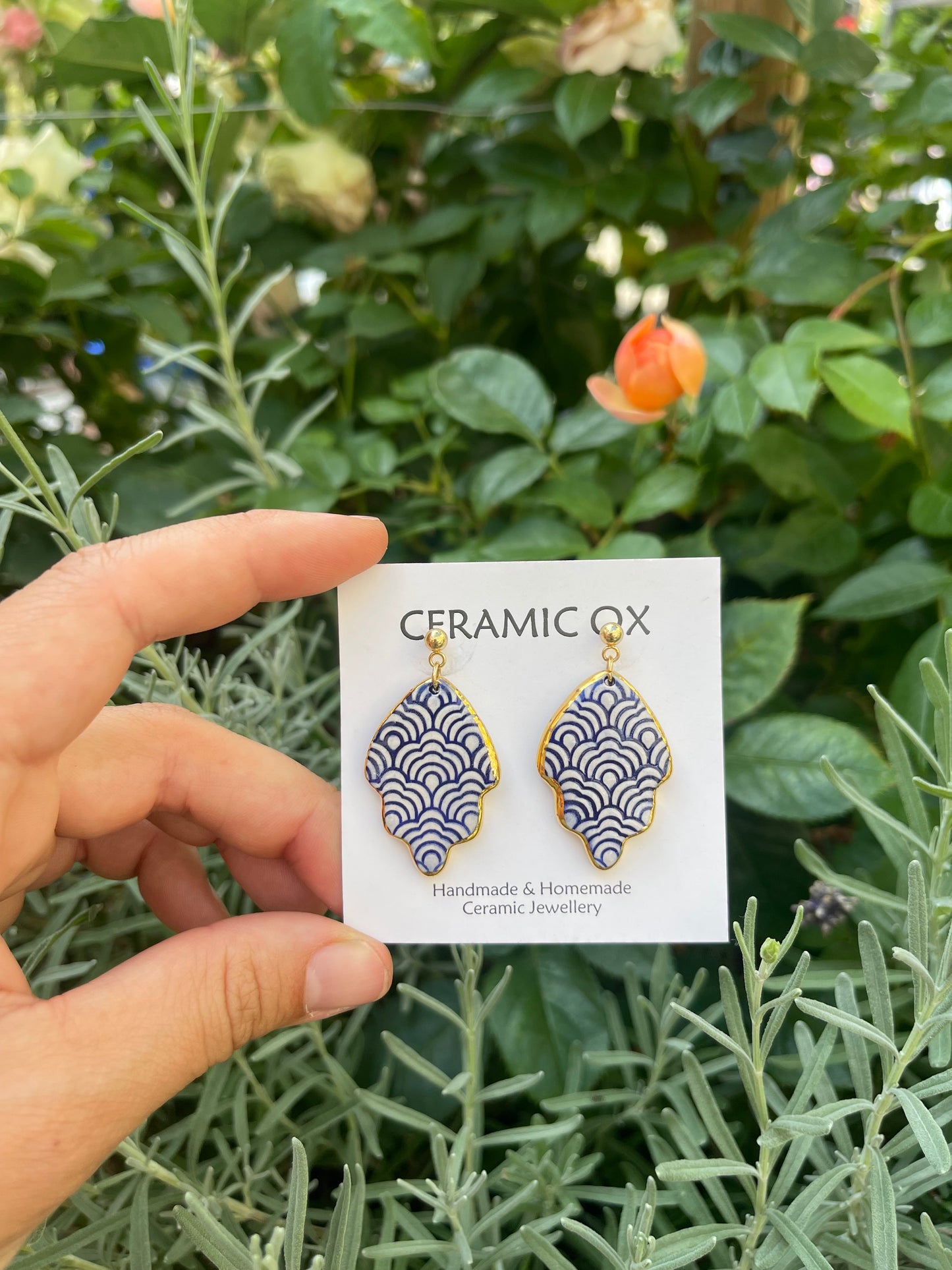Wave pattern dangle drops