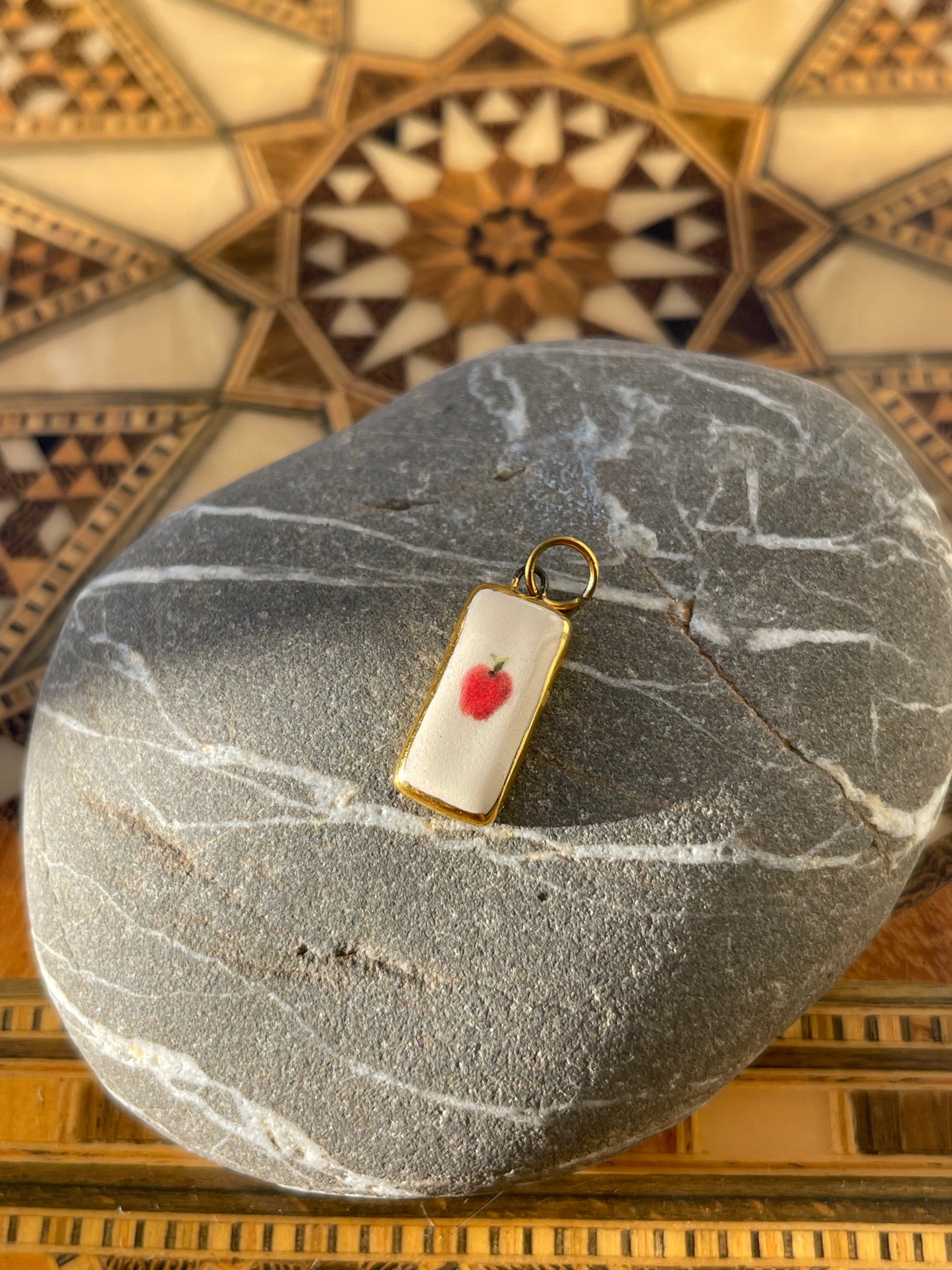 ‘Apple’ pendant charm