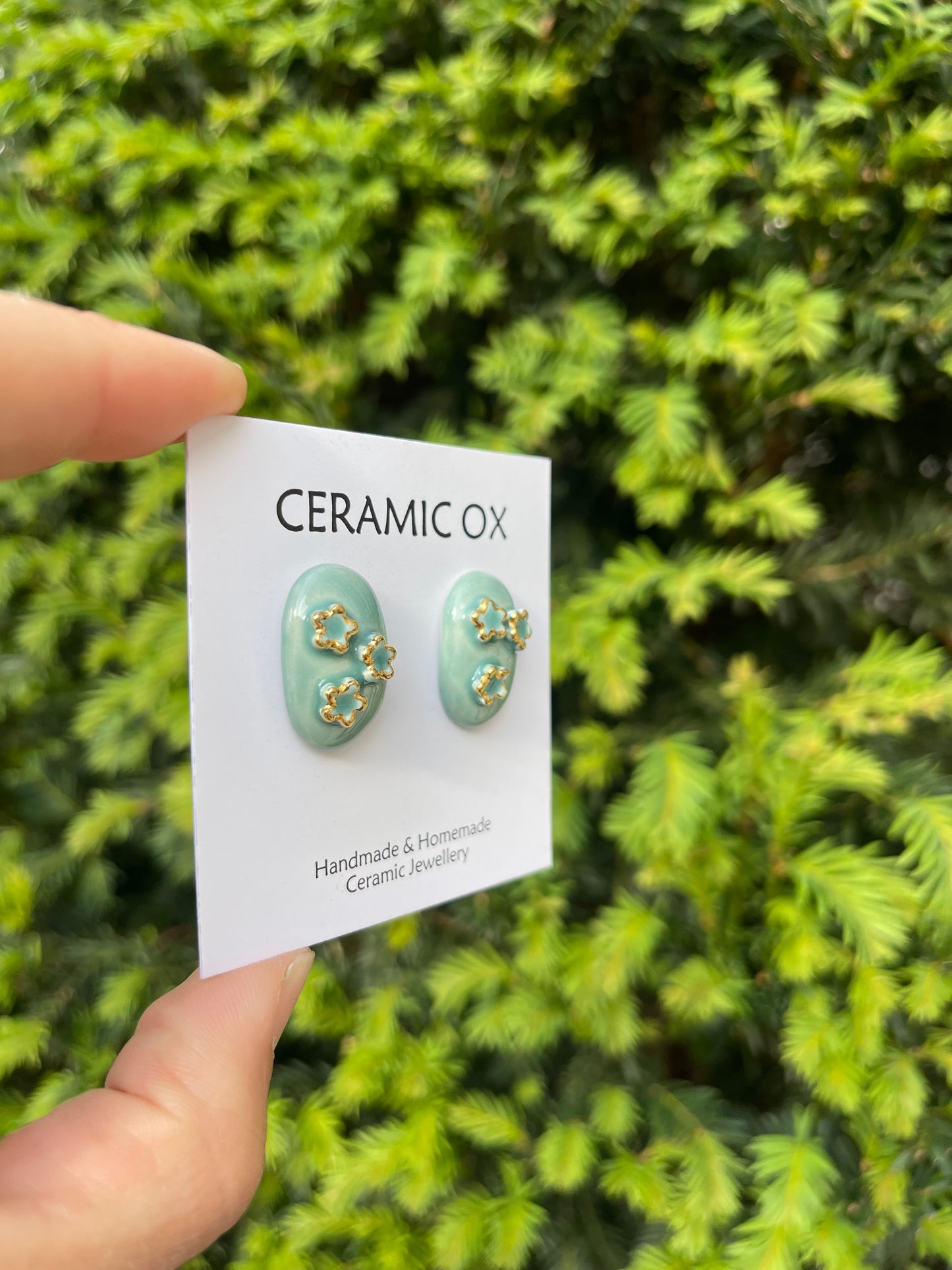 Trio flower oval stud