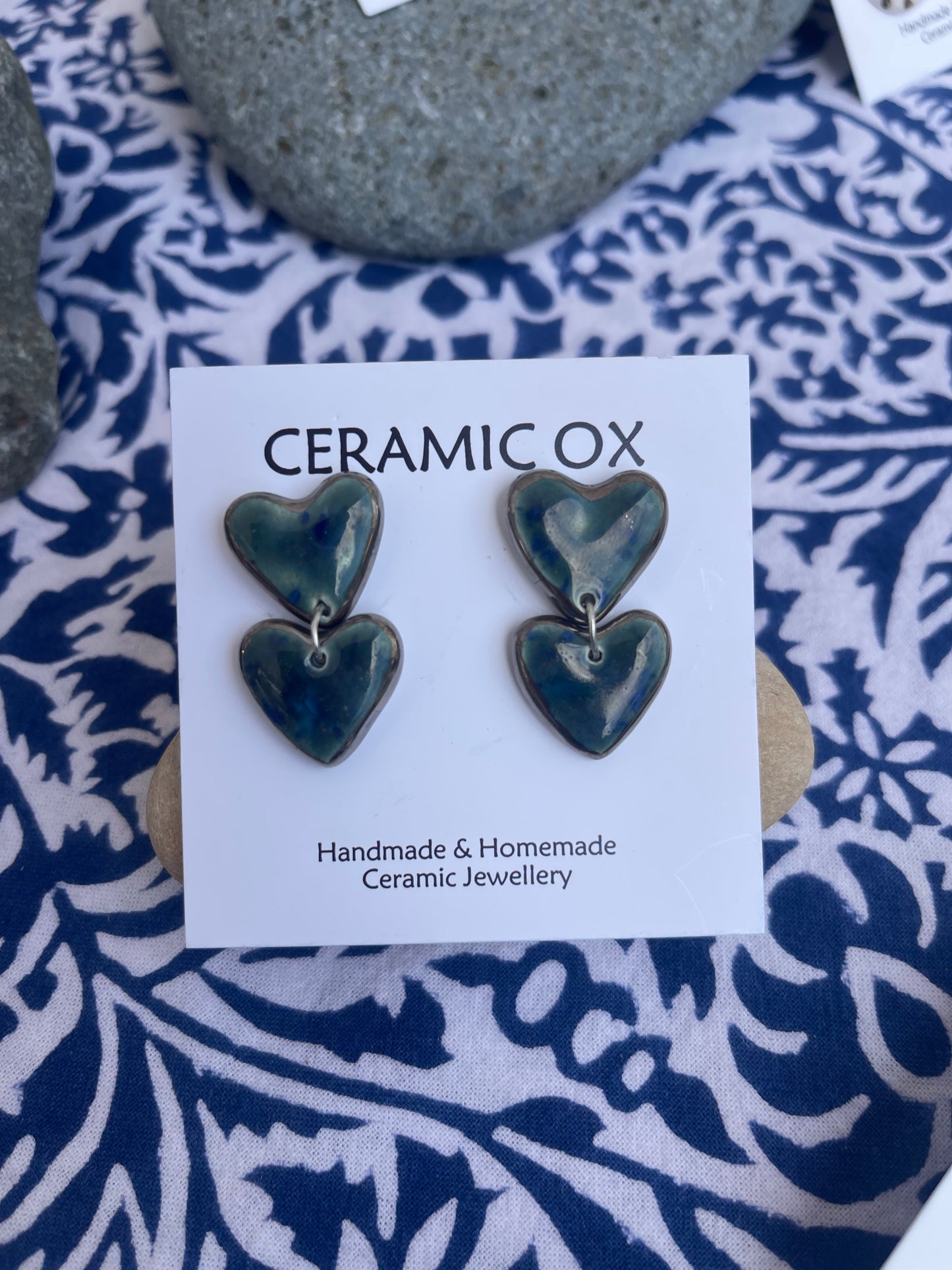 Platinum surround double hearts dangly stud in ‘storm’