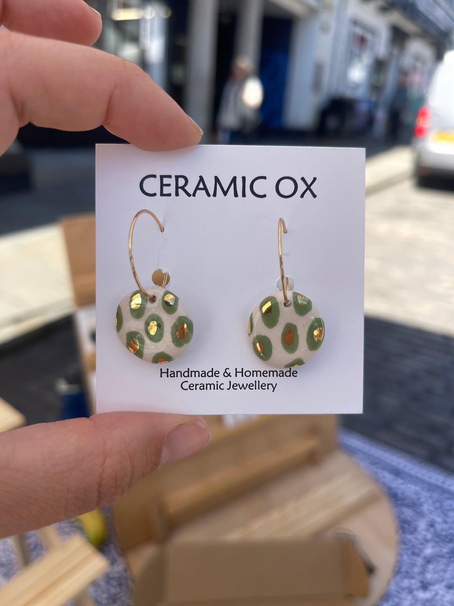 Green gold dots