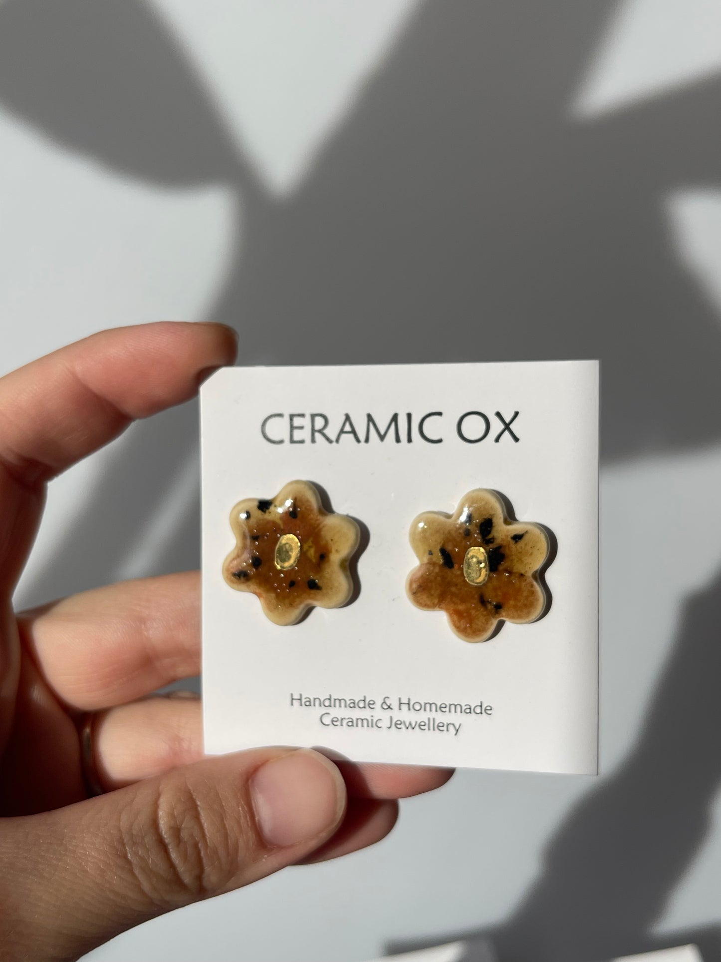 Daisy flower studs