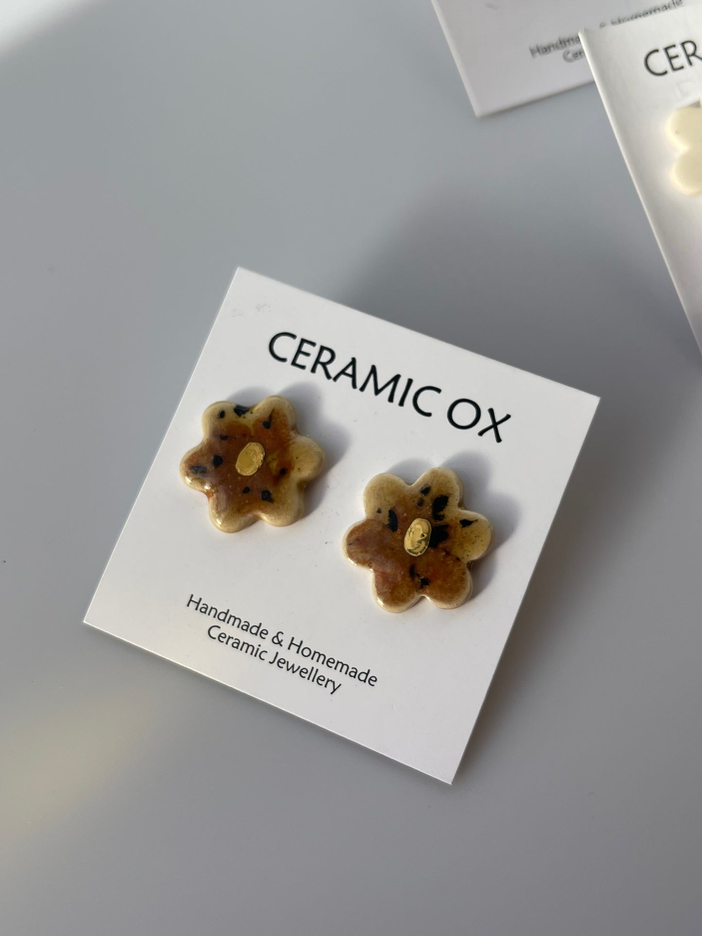 Daisy flower studs