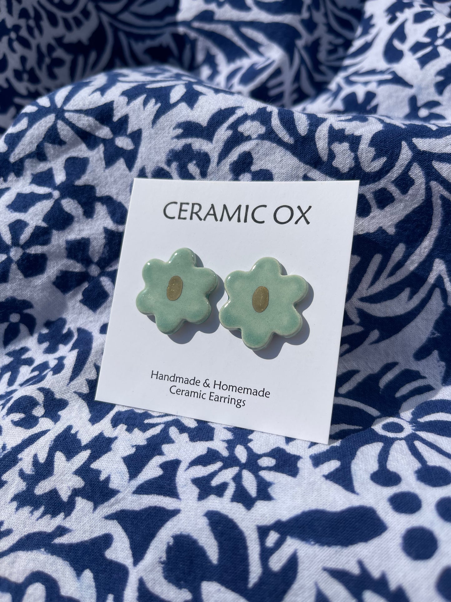Daisy flower studs