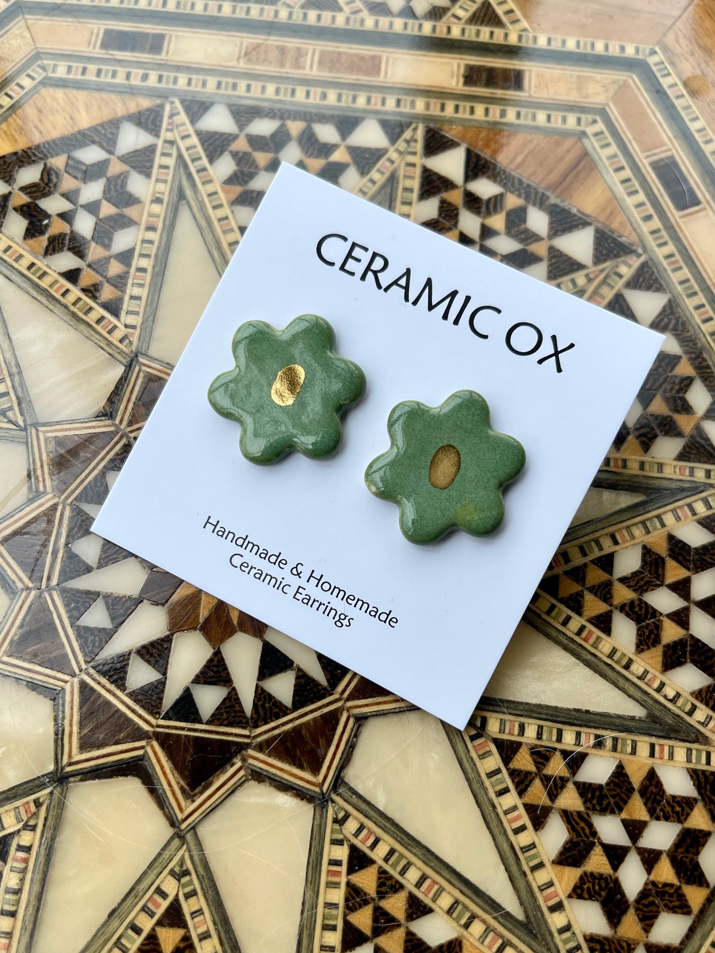 Daisy flower studs