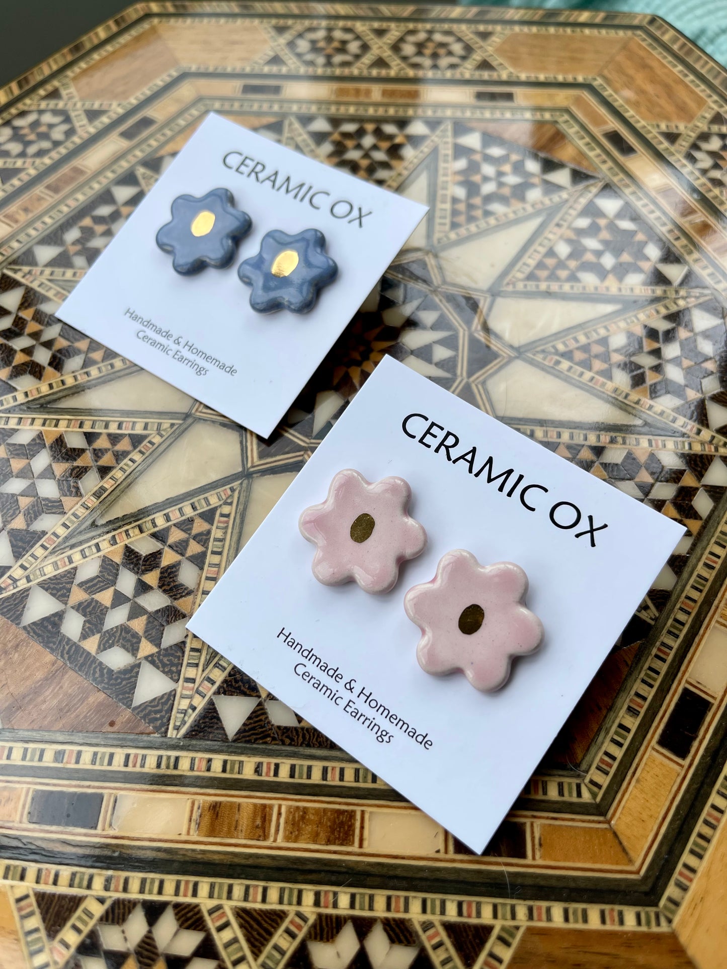 Daisy flower studs